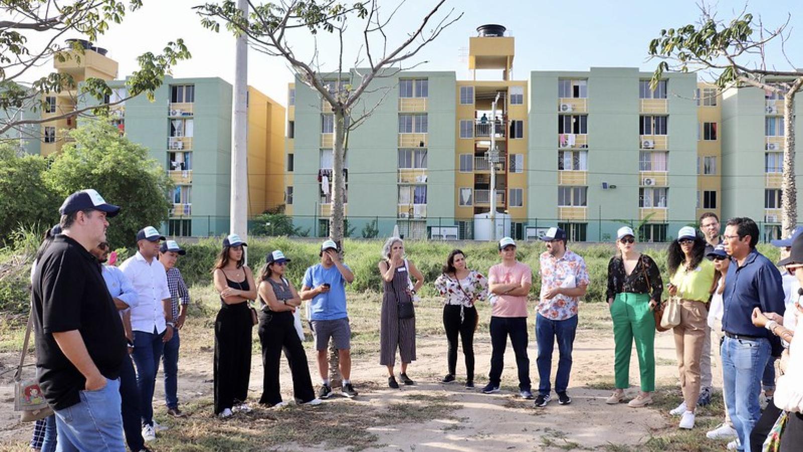 touring a garden in barranquilla