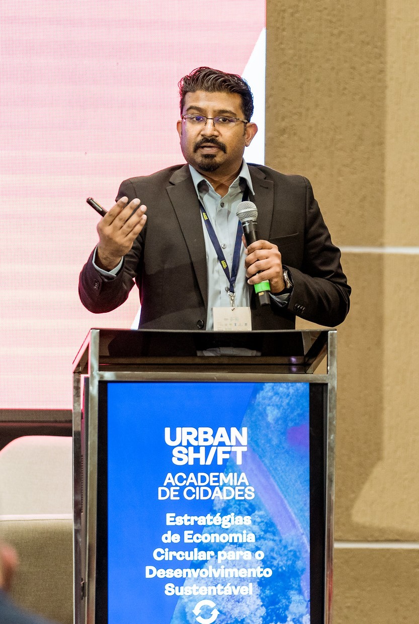 magash naidoo speaking during the urbanshift forum