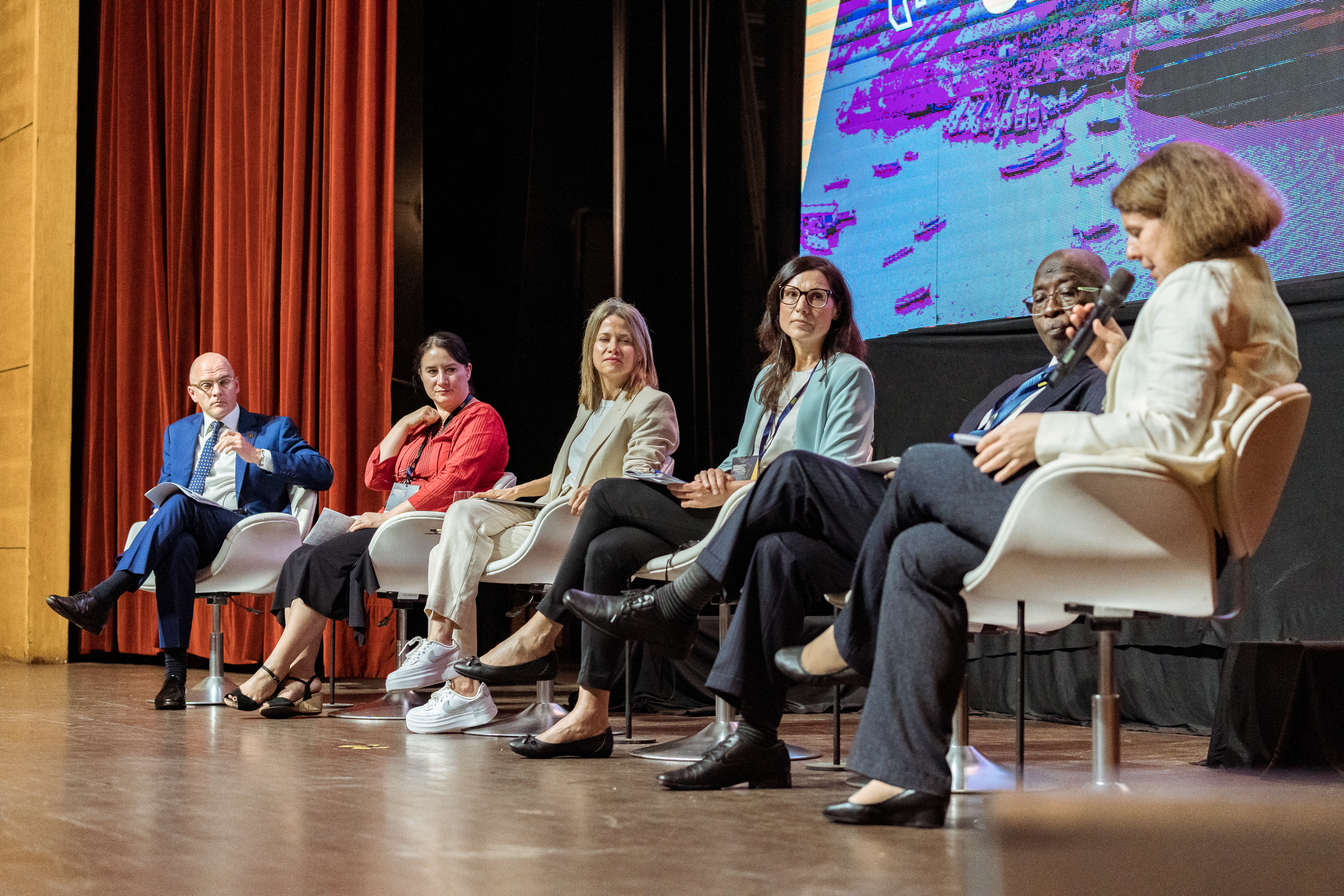 an all-women panel during the urbanshift latin america forum